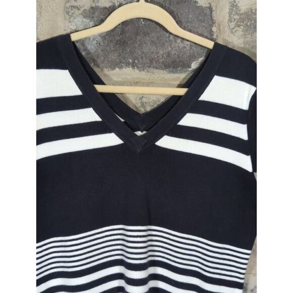 Carolyn Taylor Top Woman's Large V-Neck Cap Sleeve Black White Striped - Picture 3 of 12